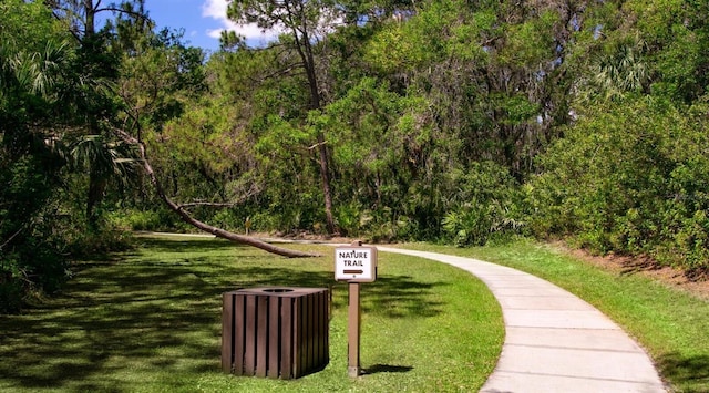 4060 Penshurst Park, Sarasota, FL 34235 - surrounding community featuring a yard and a wooded view