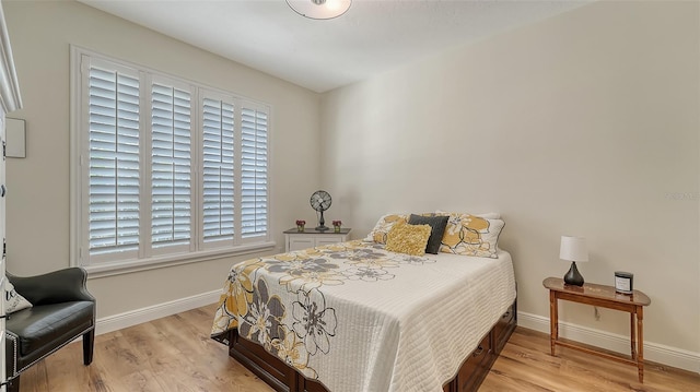 4060 Penshurst Park, Sarasota, FL 34235 - bedroom featuring light wood-style flooring and baseboards