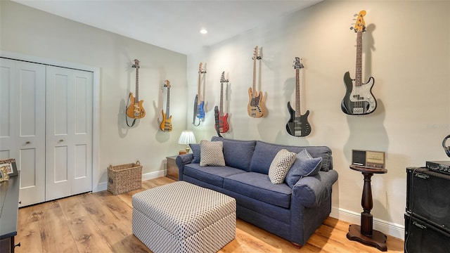 4060 Penshurst Park, Sarasota, FL 34235 - living area featuring light wood finished floors, baseboards, and recessed lighting