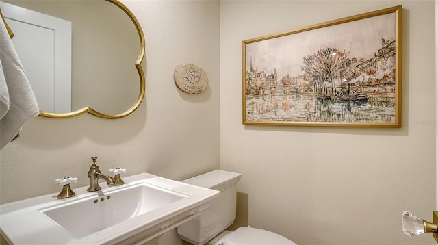 4060 Penshurst Park, Sarasota, FL 34235 - half bathroom featuring toilet and a sink