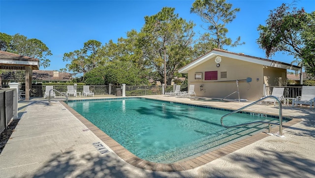 4060 Penshurst Park, Sarasota, FL 34235 - community pool featuring fence and a patio area