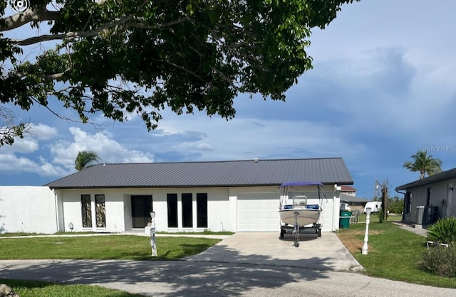 view of front of house featuring a front yard and a garage