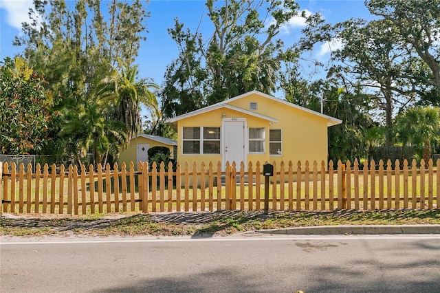 view of front of property