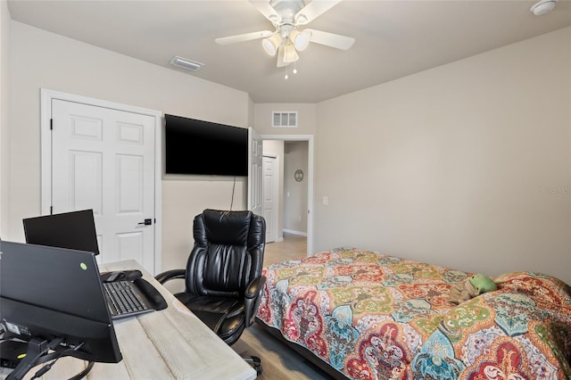 bedroom featuring ceiling fan