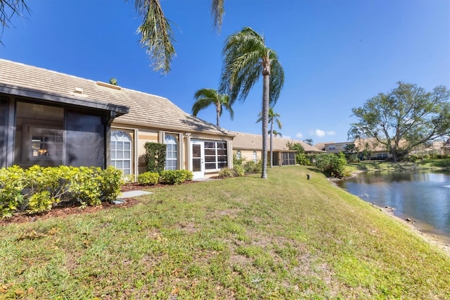 view of yard featuring a water view