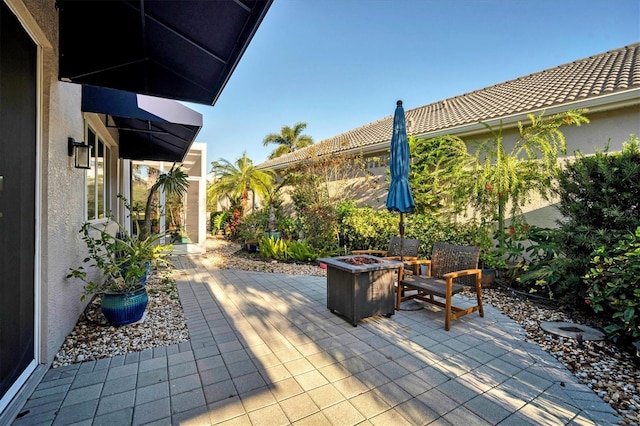 view of patio with an outdoor fire pit