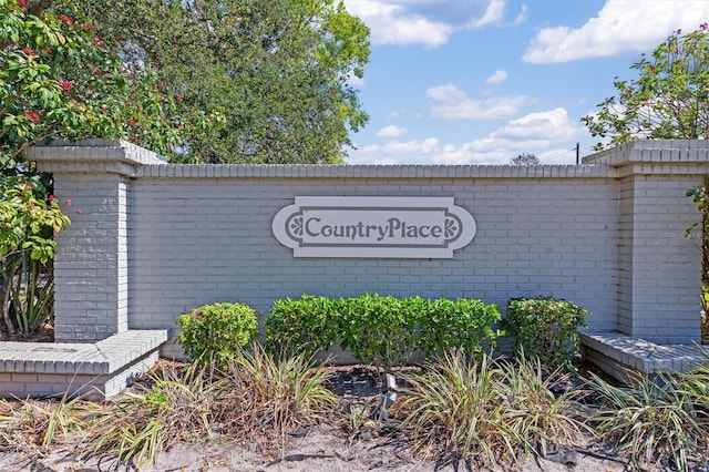 view of community / neighborhood sign