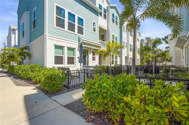 2505 Boone Ct, Sarasota, FL 34237 - exterior space with fence and a residential view