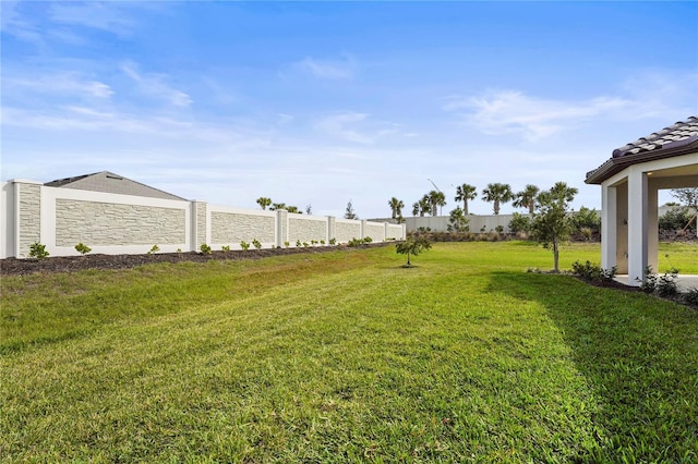 view of yard featuring a fenced backyard