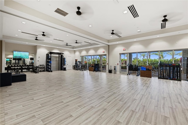 gym featuring light wood-type flooring, recessed lighting, visible vents, and ceiling fan