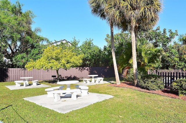 view of yard featuring a patio