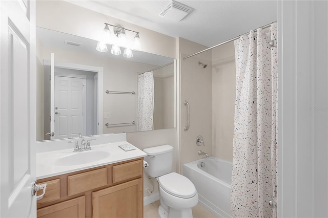 full bathroom featuring shower / tub combo with curtain, vanity, and toilet