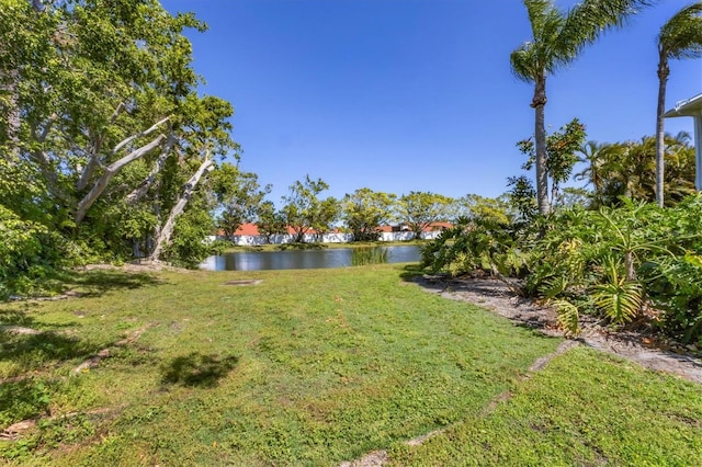 view of yard featuring a water view