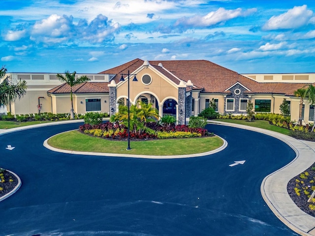 view of front of home with a front yard