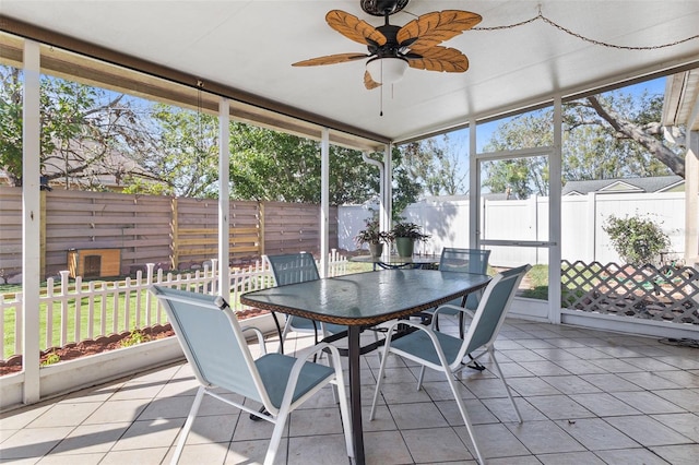 sunroom / solarium with ceiling fan