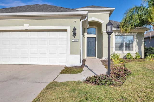 view of front of property featuring a garage and a front yard