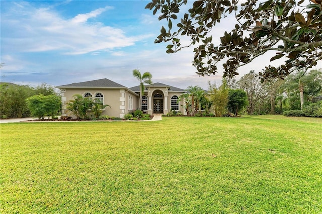 single story home with a front lawn