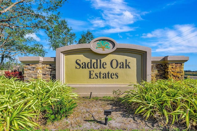 view of community / neighborhood sign