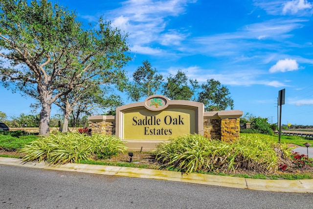 view of community / neighborhood sign