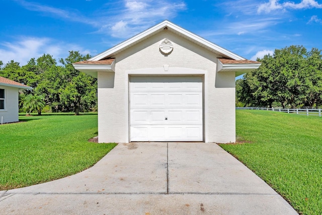 5750 Saddle Oak Trl, Sarasota, FL 34241 - garage featuring driveway