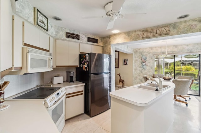534 Warwick Ln, Venice, FL 34293 - kitchen featuring white appliances, a center island with sink, a sunroom, ceiling fan, and light countertops
