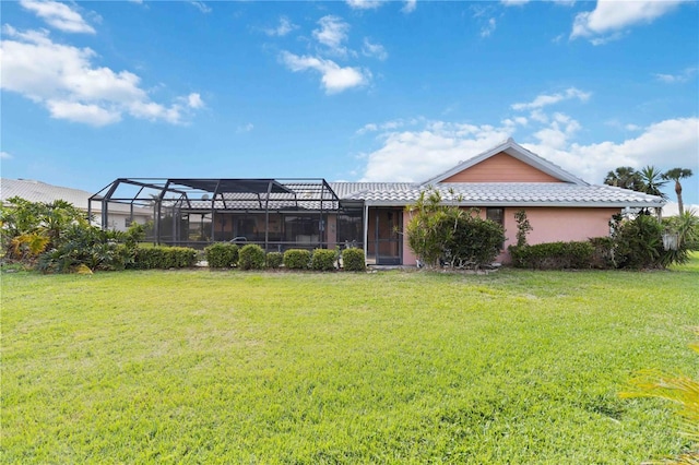 534 Warwick Ln, Venice, FL 34293 - back of property featuring a lanai, a yard, a tiled roof, and stucco siding