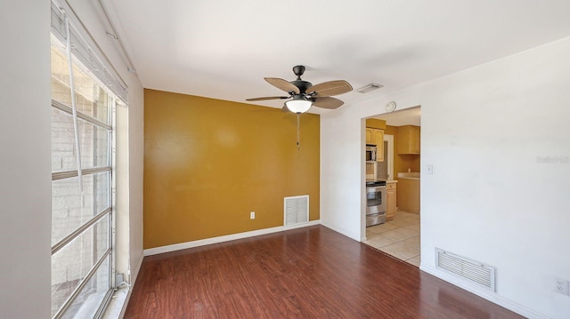 unfurnished room with light hardwood / wood-style floors and ceiling fan