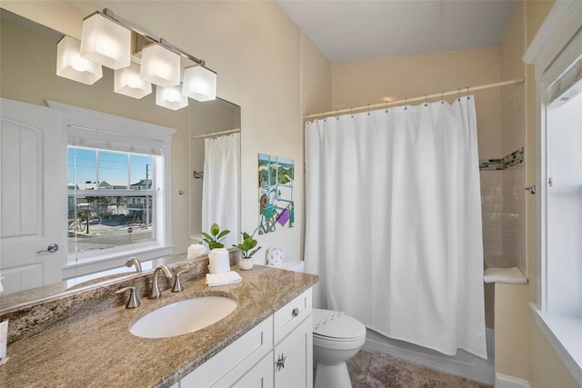 full bathroom featuring toilet, shower / tub combo with curtain, and vanity