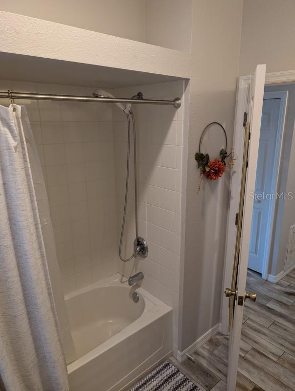 bathroom featuring shower / bath combo with shower curtain