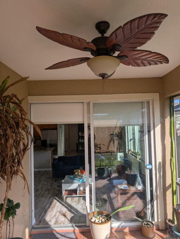 sunroom featuring ceiling fan