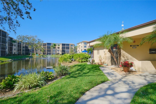 view of yard featuring a water view