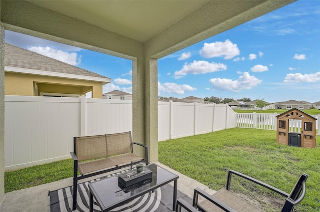 view of yard featuring a patio area