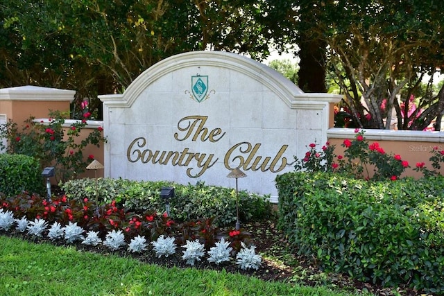 view of community / neighborhood sign