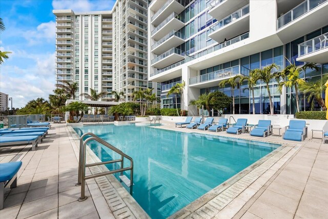 1155 N Gulfstream Ave Unit 1709, Sarasota, FL 34236 - community pool with a patio