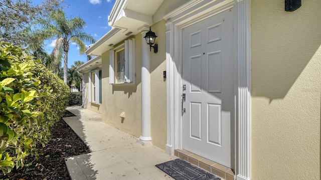 7649 Quinto Dr, Sarasota, FL 34238 - view of exterior entry with stucco siding