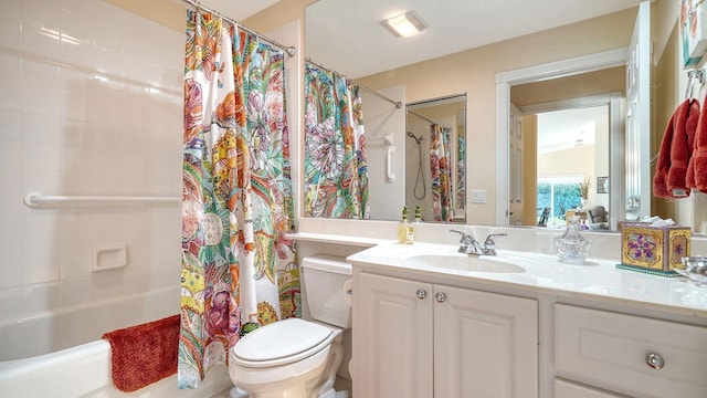7649 Quinto Dr, Sarasota, FL 34238 - bathroom featuring shower / bath combo with shower curtain, toilet, and vanity