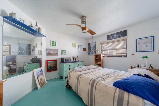 bedroom featuring ceiling fan and a textured ceiling