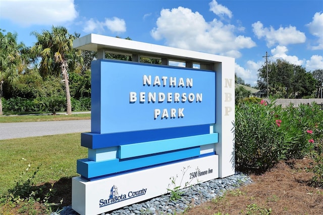 view of community / neighborhood sign