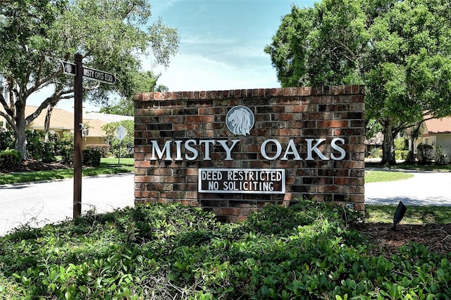 view of community / neighborhood sign