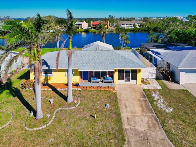 bird's eye view with a water view