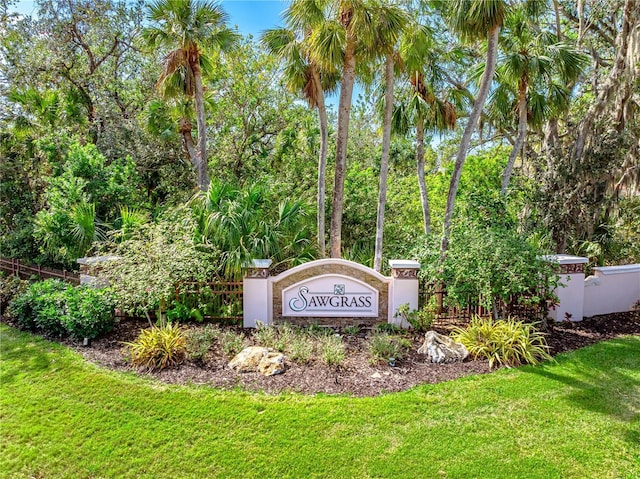 community / neighborhood sign with a yard