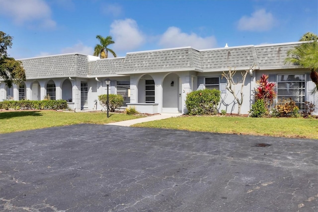 ranch-style home with a front lawn