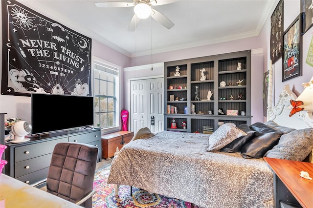 bedroom featuring ornamental molding, a closet, wood finished floors, and a ceiling fan