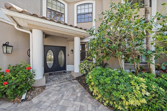 property entrance featuring stucco siding