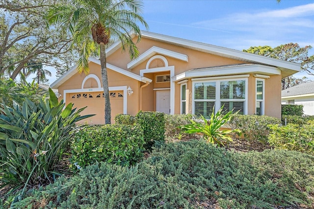 view of front facade featuring a garage and stucco siding