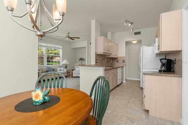 dining space with light tile patterned flooring, visible vents, and a ceiling fan