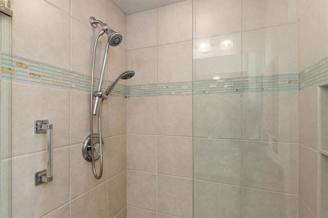 details featuring tiled shower