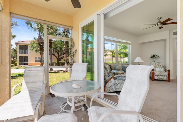 sunroom featuring visible vents and a ceiling fan