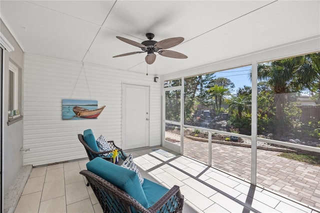 sunroom / solarium with a ceiling fan