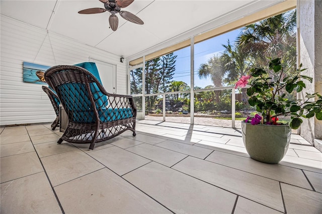 sunroom / solarium featuring a ceiling fan